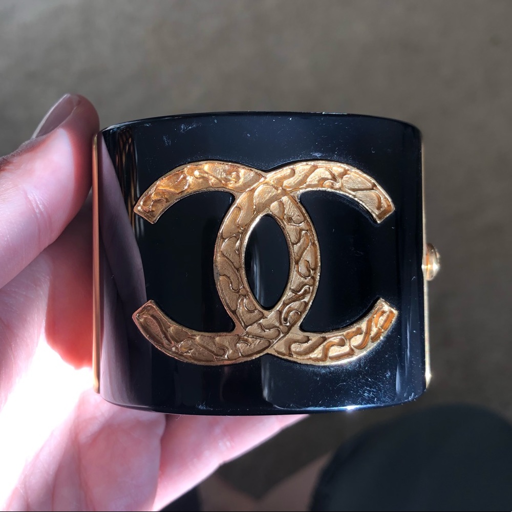CHANEL  CC CUFF/BRACELET